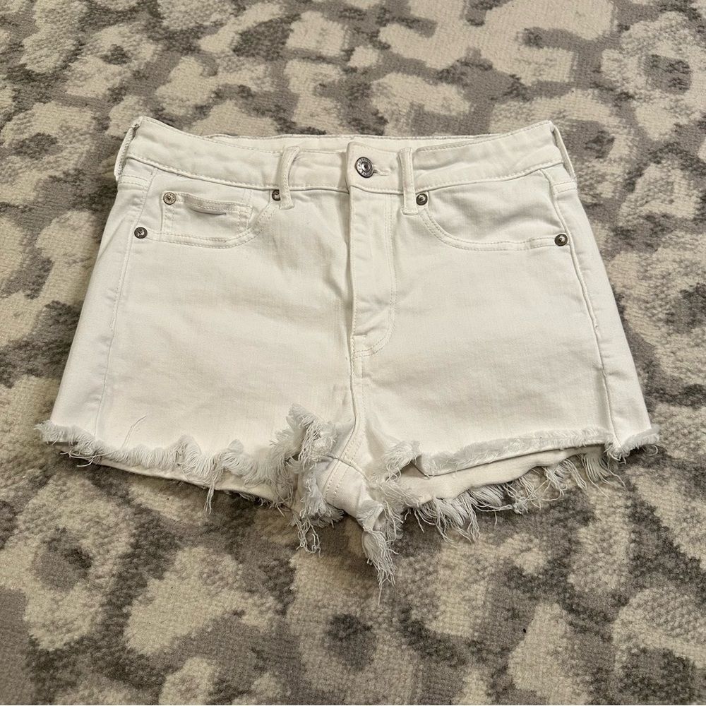 American Eagle 6 Super High Rise Shortie White Next Level Stretch Distressed
